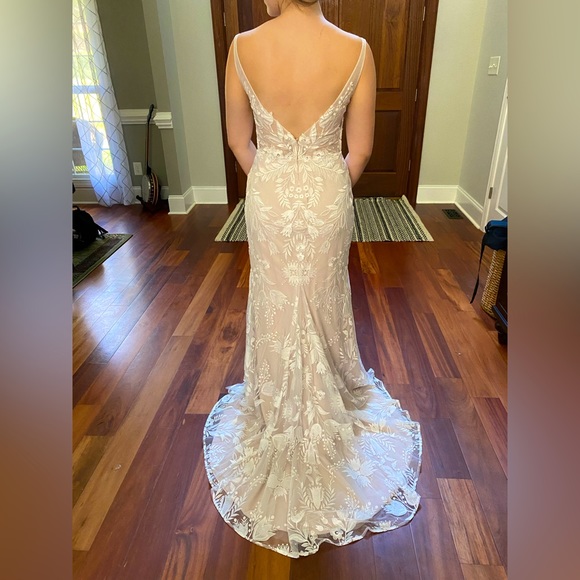 Evie Young wedding dress-NEVER WORN - Picture 1 of 3